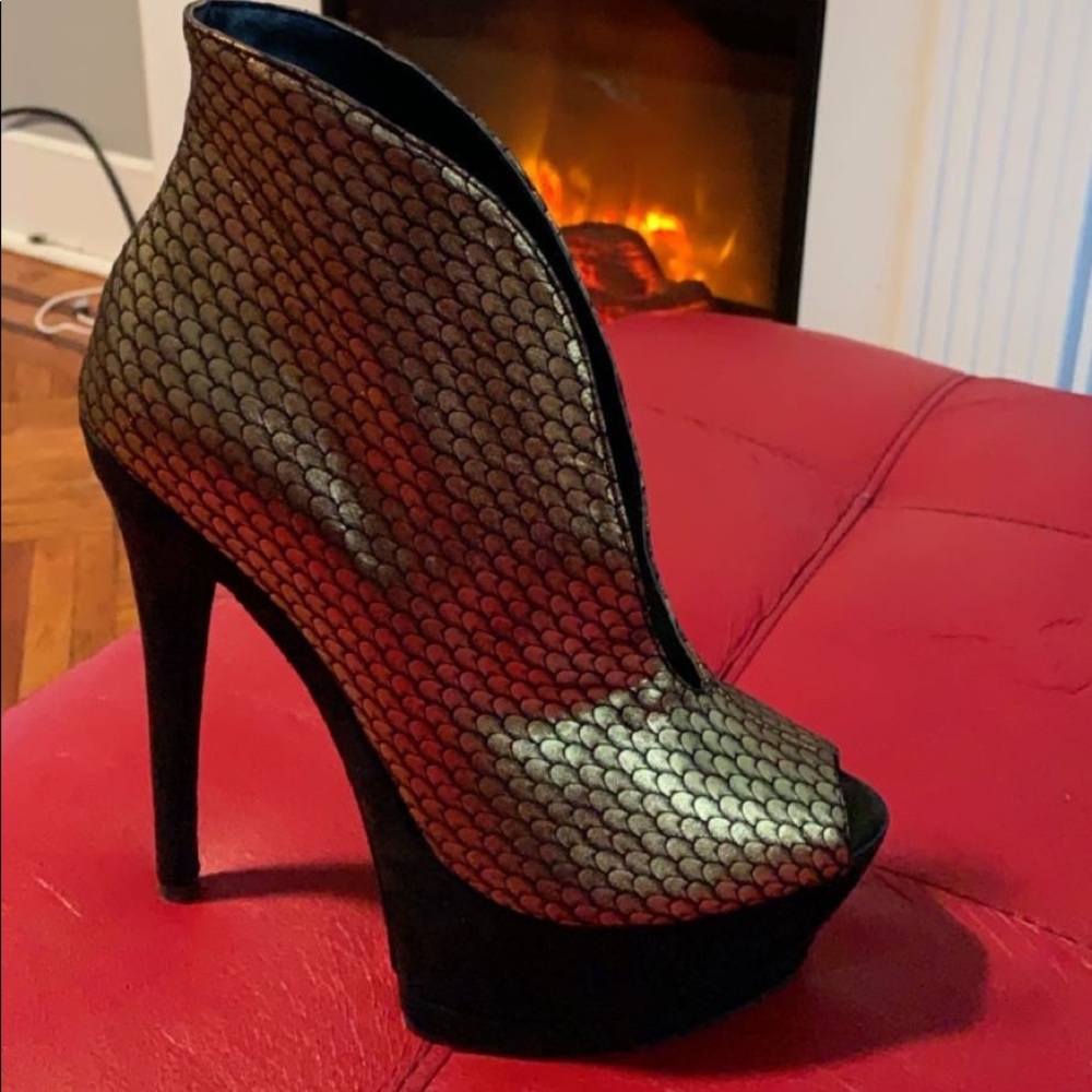 Metallic gold and black platform stelleto heals